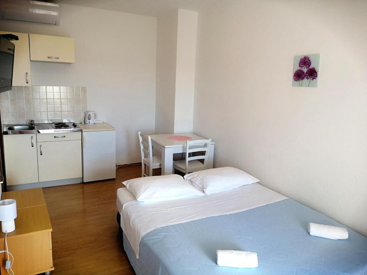 Apartments Dalmatian Stone House Turanj Exterior photo