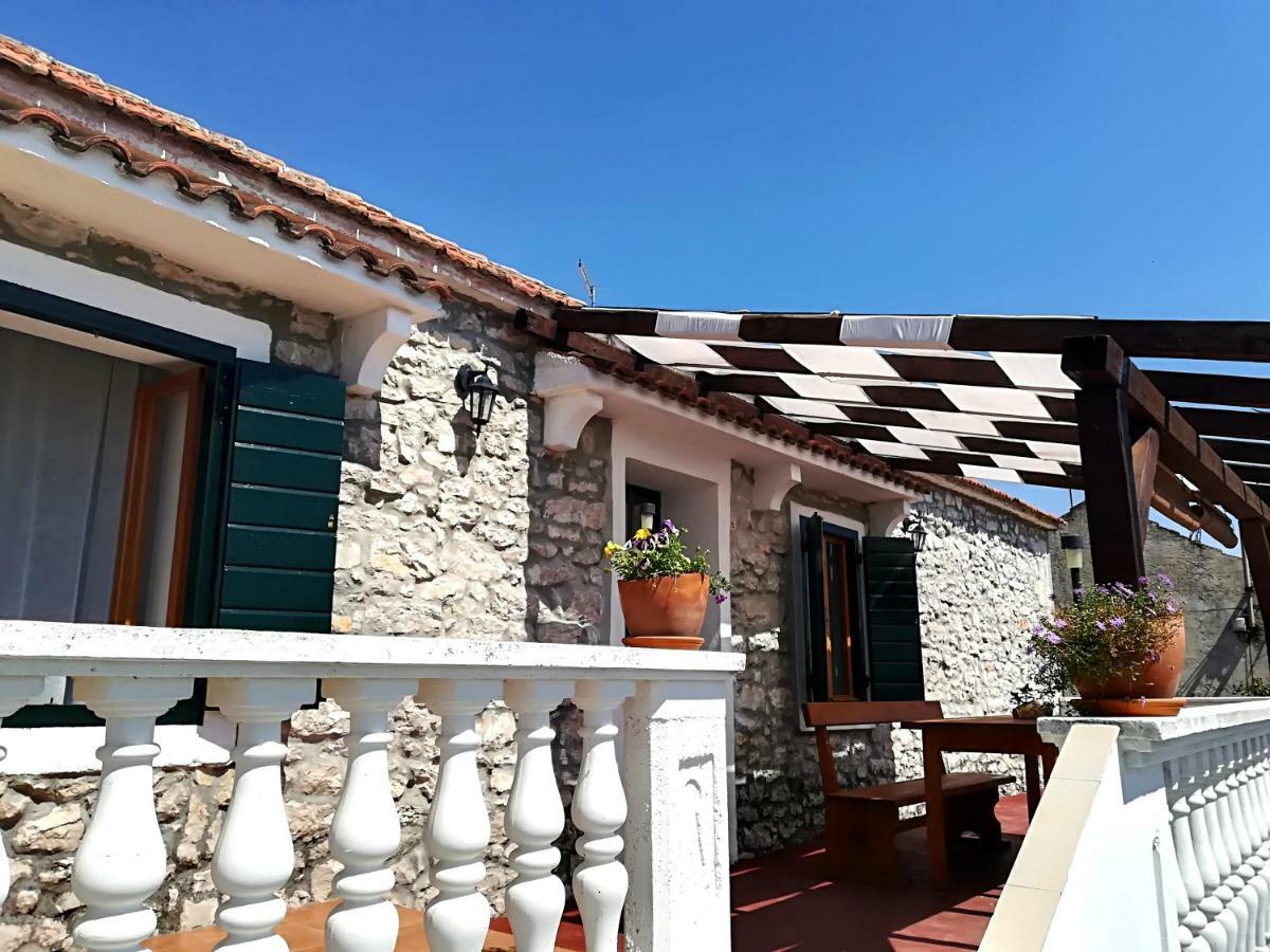 Apartments Dalmatian Stone House Turanj Exterior photo